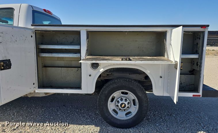 image for item DT6867 2012 Chevrolet Silverado 2500HD utility bed pickup truck