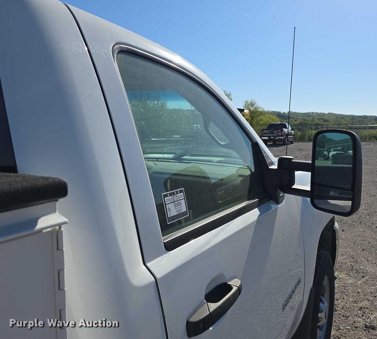 image for item DT6867 2012 Chevrolet Silverado 2500HD utility bed pickup truck