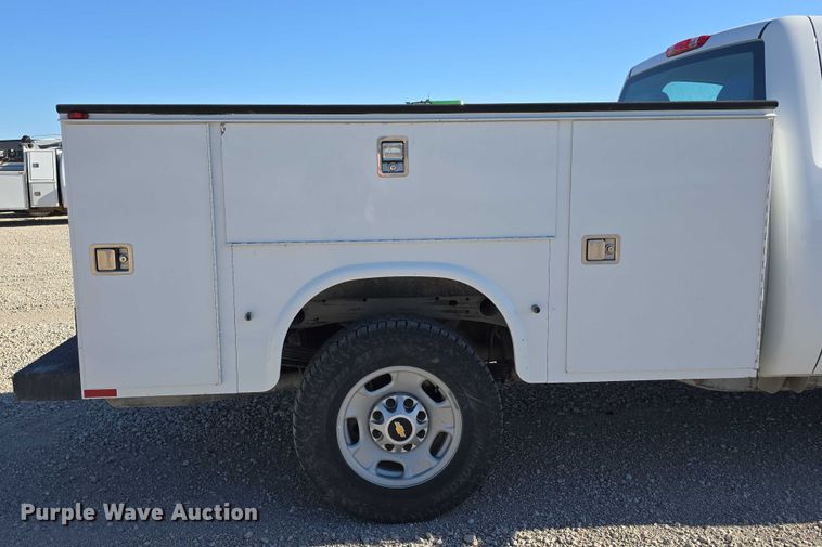 image for item DT6867 2012 Chevrolet Silverado 2500HD utility bed pickup truck