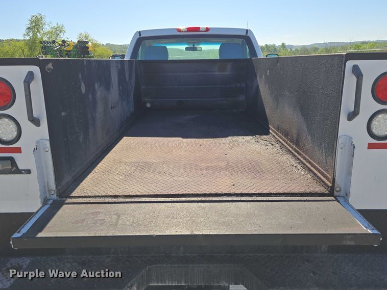 image for item DT6867 2012 Chevrolet Silverado 2500HD utility bed pickup truck