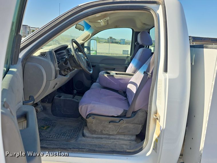 image for item DT6867 2012 Chevrolet Silverado 2500HD utility bed pickup truck