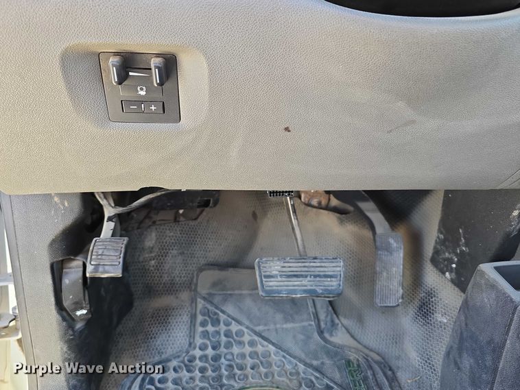 image for item DT6867 2012 Chevrolet Silverado 2500HD utility bed pickup truck