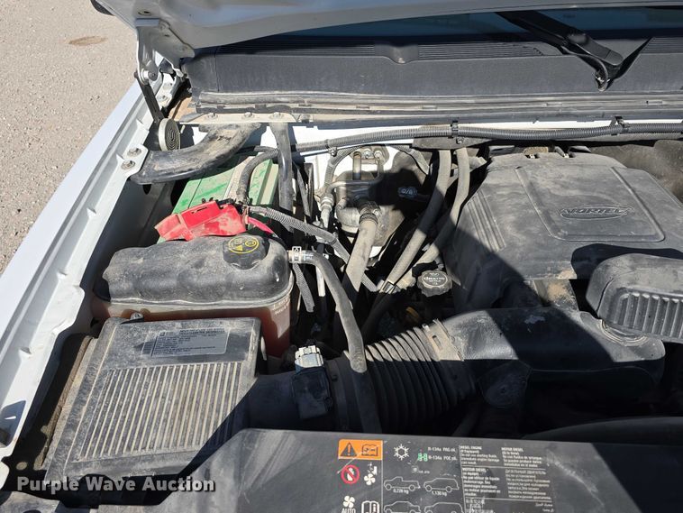 image for item DT6867 2012 Chevrolet Silverado 2500HD utility bed pickup truck