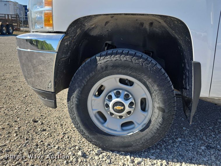 image for item DT6867 2012 Chevrolet Silverado 2500HD utility bed pickup truck