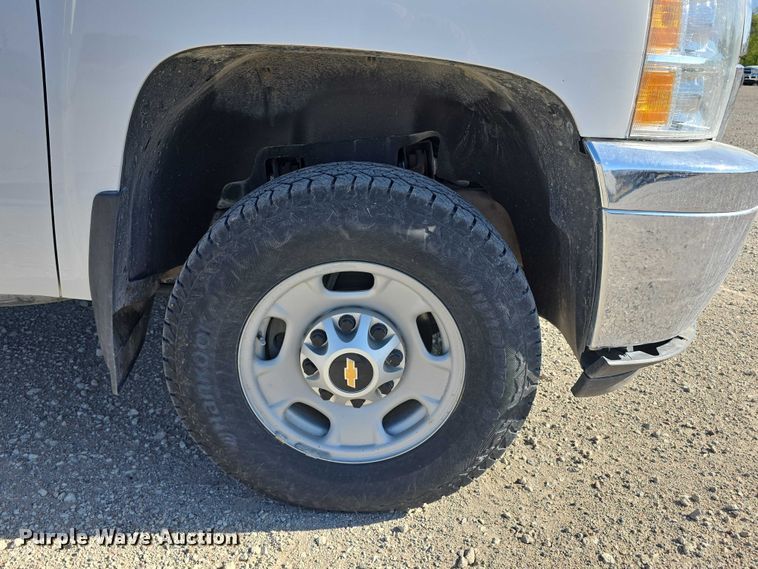 image for item DT6867 2012 Chevrolet Silverado 2500HD utility bed pickup truck