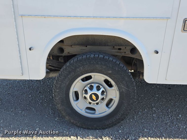 image for item DT6867 2012 Chevrolet Silverado 2500HD utility bed pickup truck