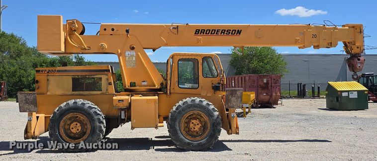 image for item DT6873 1999 Broderson RT-300-2B crane