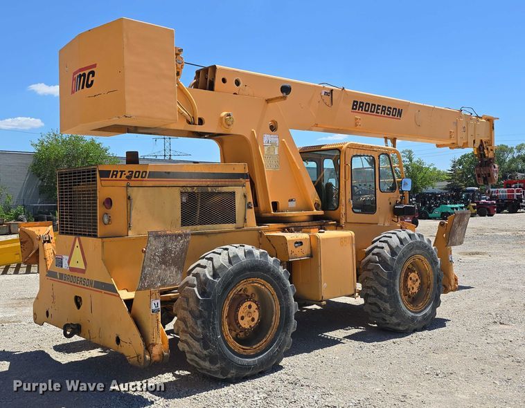 image for item DT6873 1999 Broderson RT-300-2B crane