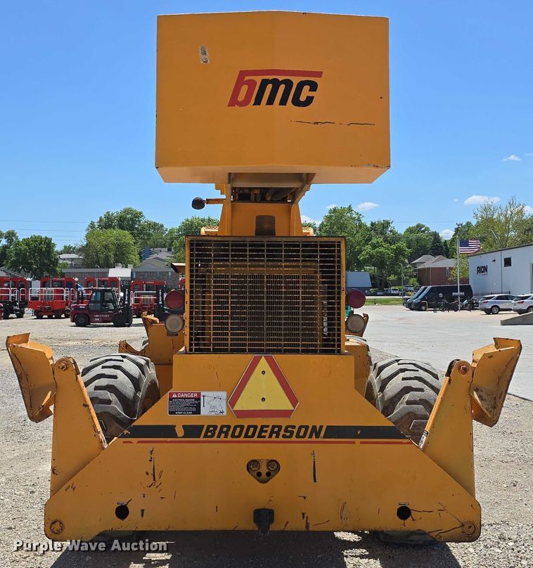 image for item DT6873 1999 Broderson RT-300-2B crane