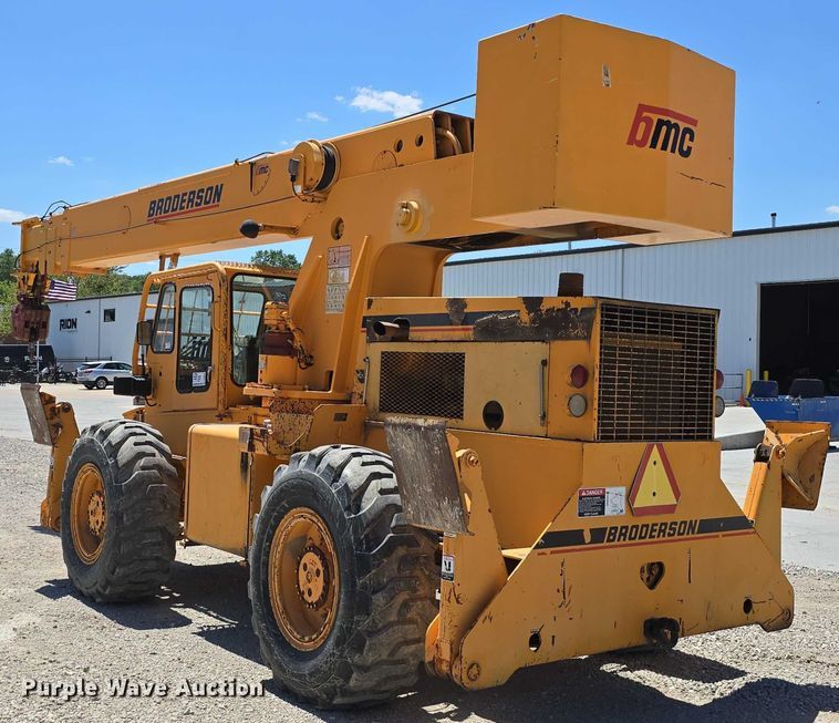 image for item DT6873 1999 Broderson RT-300-2B crane