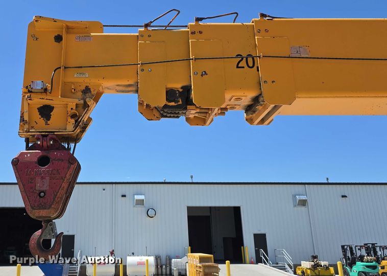 image for item DT6873 1999 Broderson RT-300-2B crane