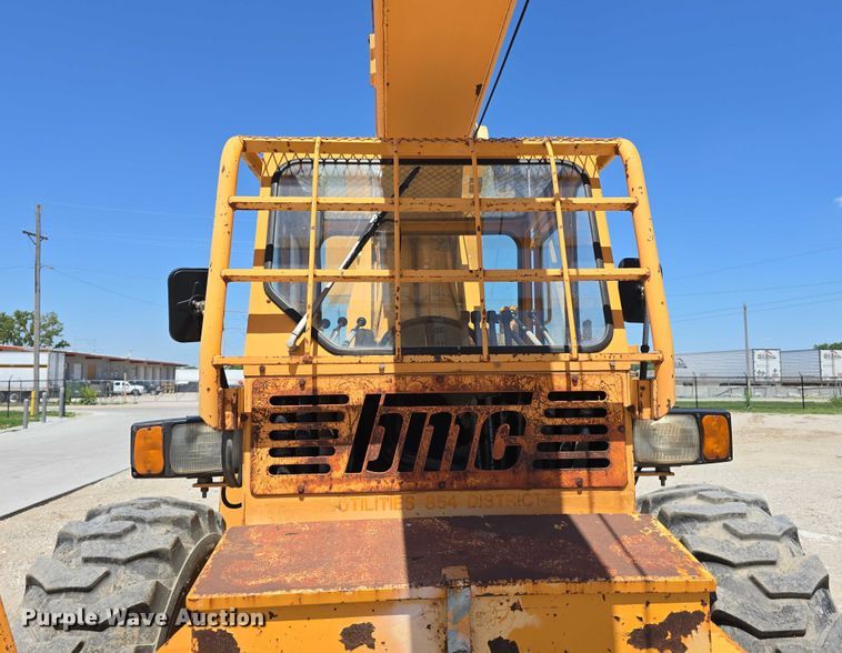 image for item DT6873 1999 Broderson RT-300-2B crane