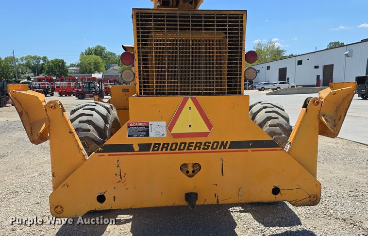 image for item DT6873 1999 Broderson RT-300-2B crane