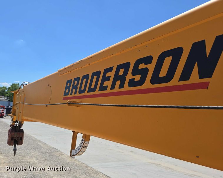image for item DT6873 1999 Broderson RT-300-2B crane