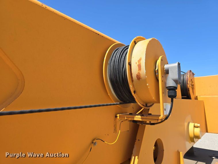 image for item DT6873 1999 Broderson RT-300-2B crane