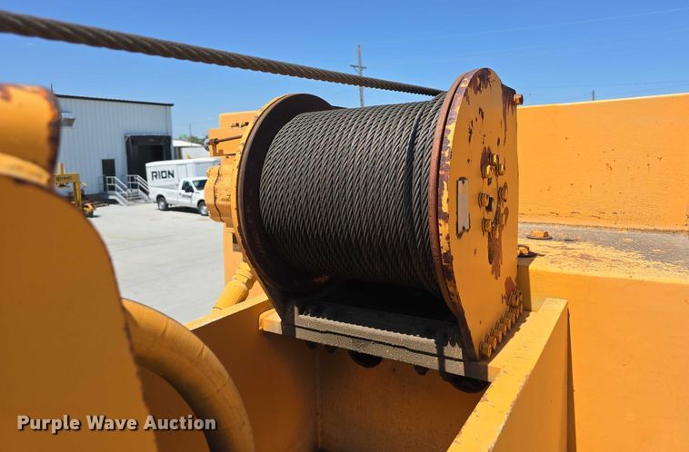 image for item DT6873 1999 Broderson RT-300-2B crane