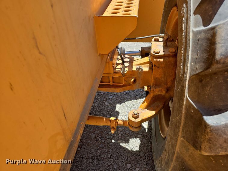 image for item DT6873 1999 Broderson RT-300-2B crane