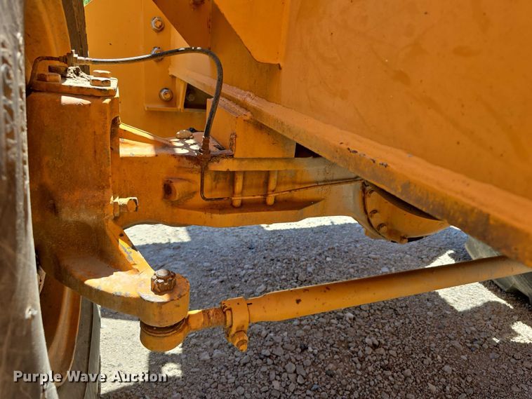 image for item DT6873 1999 Broderson RT-300-2B crane