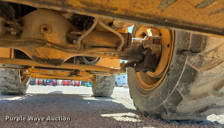 image for item DT6873 1999 Broderson RT-300-2B crane