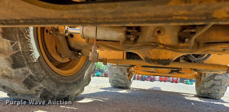 image for item DT6873 1999 Broderson RT-300-2B crane