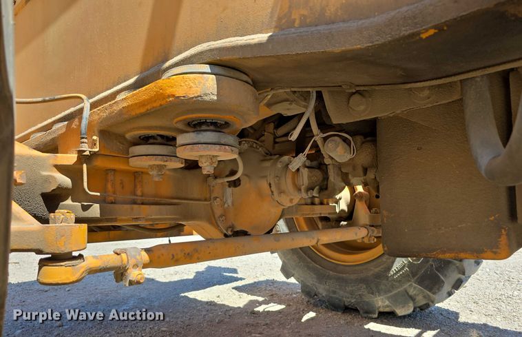 image for item DT6873 1999 Broderson RT-300-2B crane