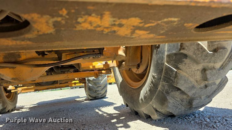 image for item DT6873 1999 Broderson RT-300-2B crane