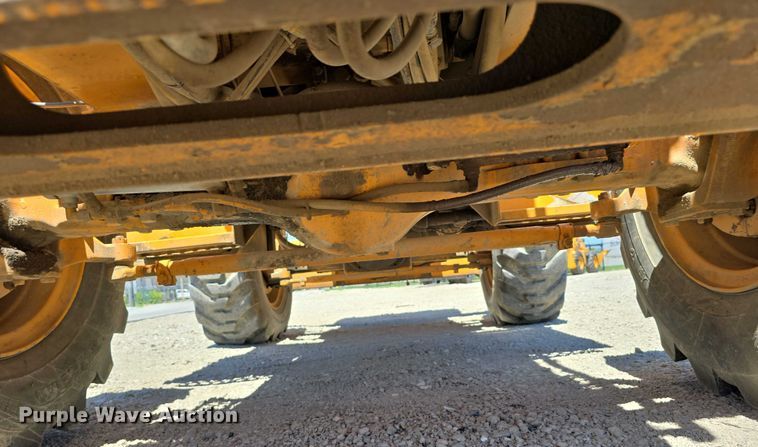 image for item DT6873 1999 Broderson RT-300-2B crane