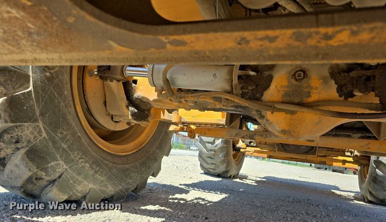 image for item DT6873 1999 Broderson RT-300-2B crane