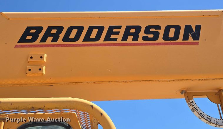 image for item DT6873 1999 Broderson RT-300-2B crane