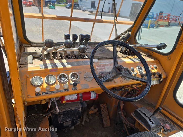 image for item DT6873 1999 Broderson RT-300-2B crane