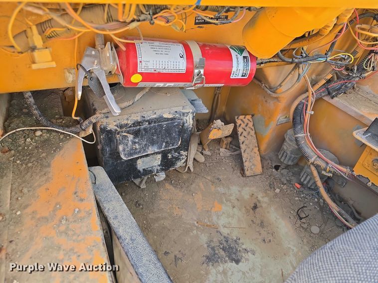 image for item DT6873 1999 Broderson RT-300-2B crane