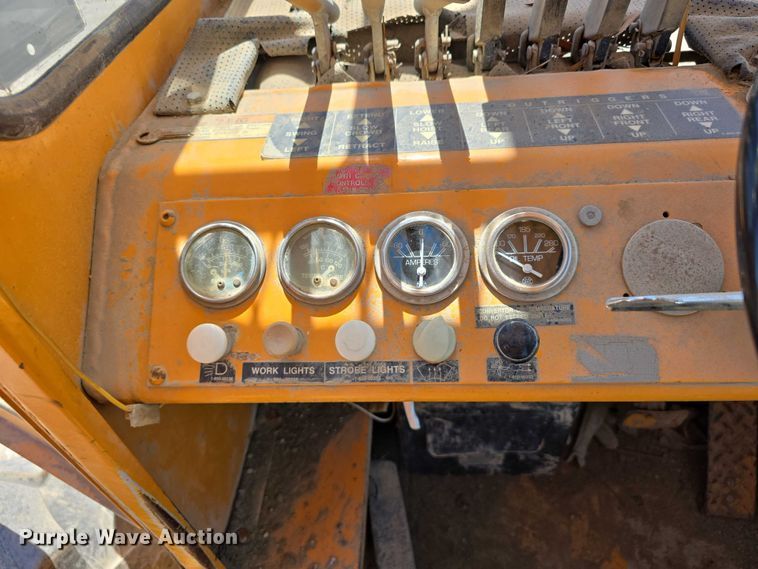 image for item DT6873 1999 Broderson RT-300-2B crane