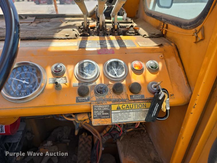 image for item DT6873 1999 Broderson RT-300-2B crane