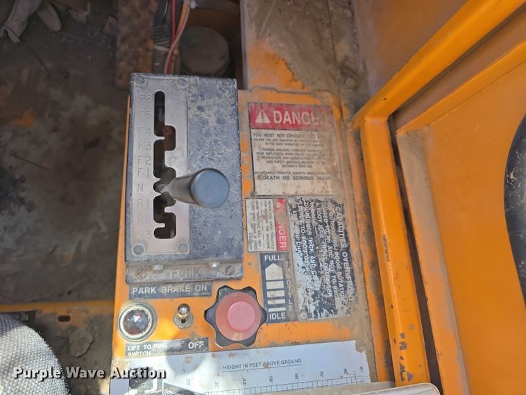 image for item DT6873 1999 Broderson RT-300-2B crane