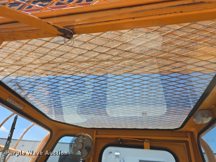 image for item DT6873 1999 Broderson RT-300-2B crane