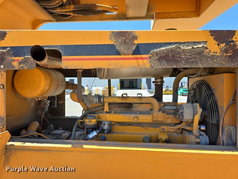 image for item DT6873 1999 Broderson RT-300-2B crane