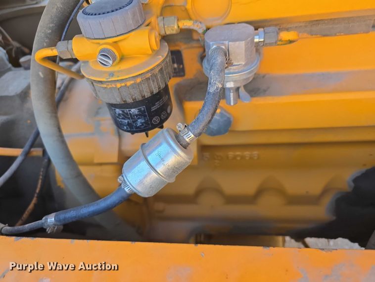 image for item DT6873 1999 Broderson RT-300-2B crane