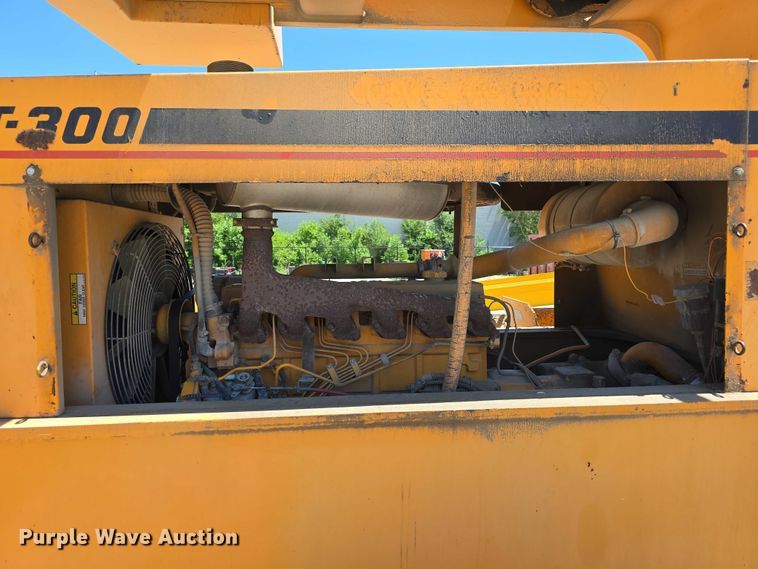 image for item DT6873 1999 Broderson RT-300-2B crane