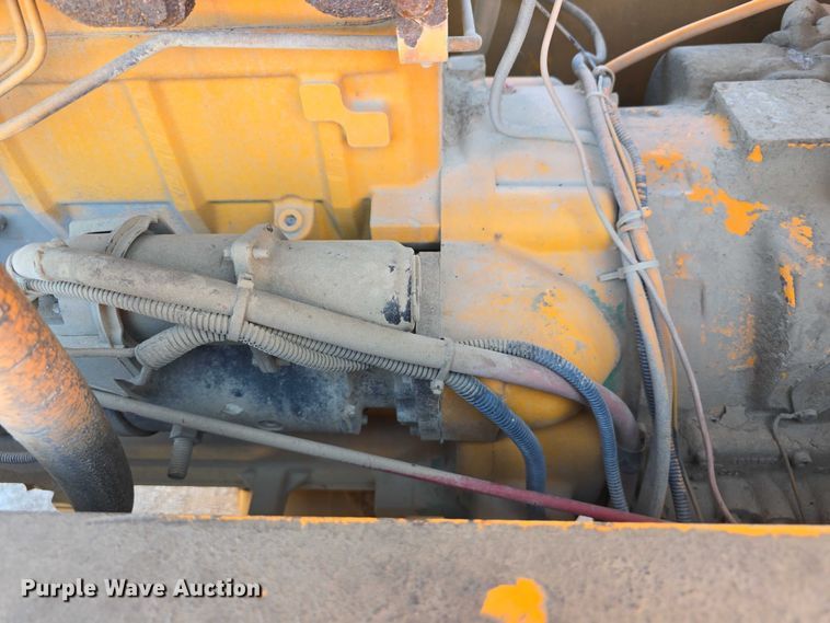 image for item DT6873 1999 Broderson RT-300-2B crane