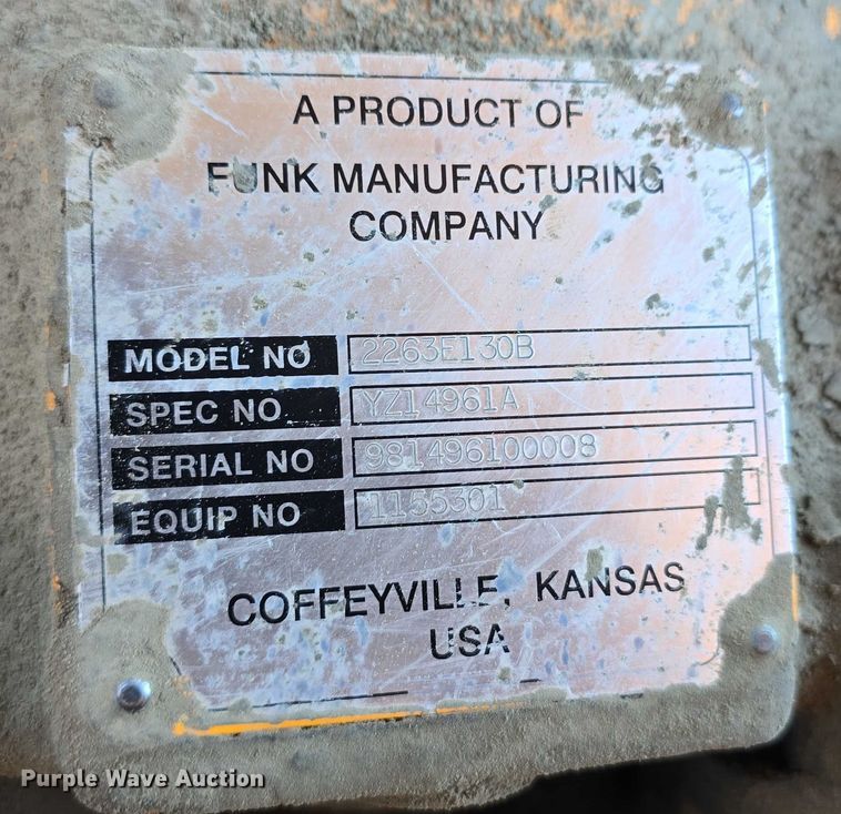 image for item DT6873 1999 Broderson RT-300-2B crane