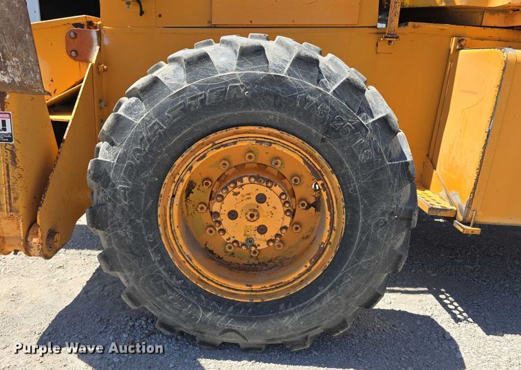 image for item DT6873 1999 Broderson RT-300-2B crane