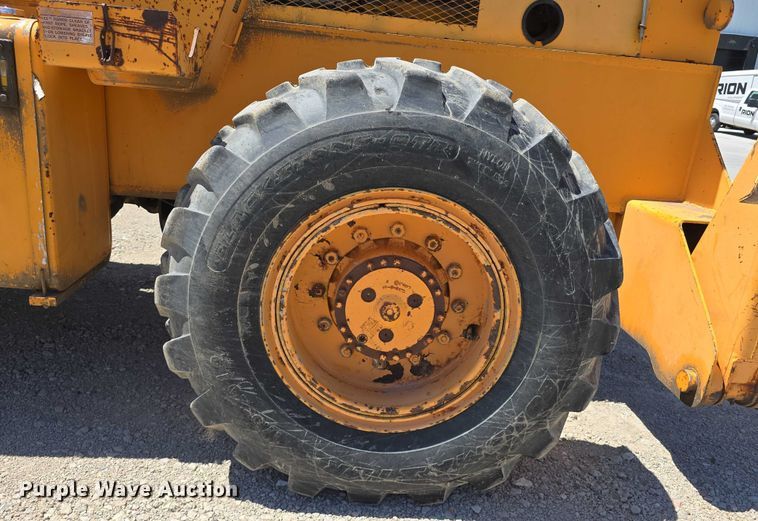 image for item DT6873 1999 Broderson RT-300-2B crane