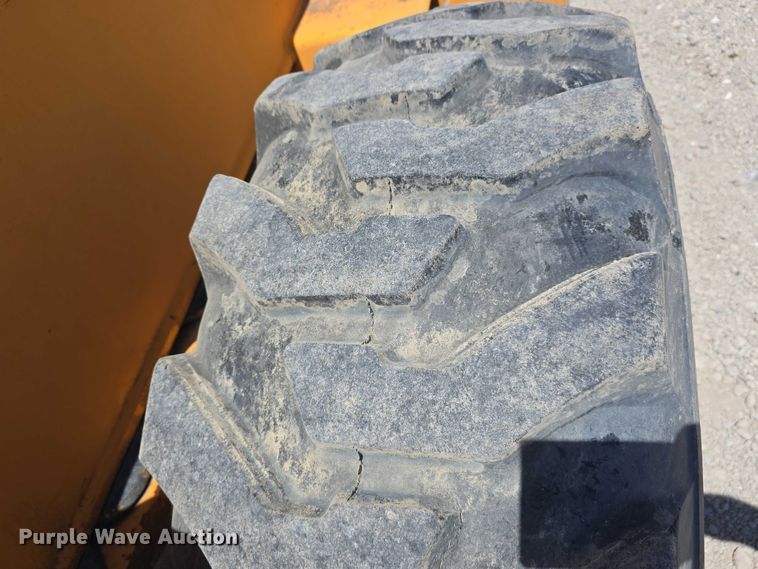 image for item DT6873 1999 Broderson RT-300-2B crane