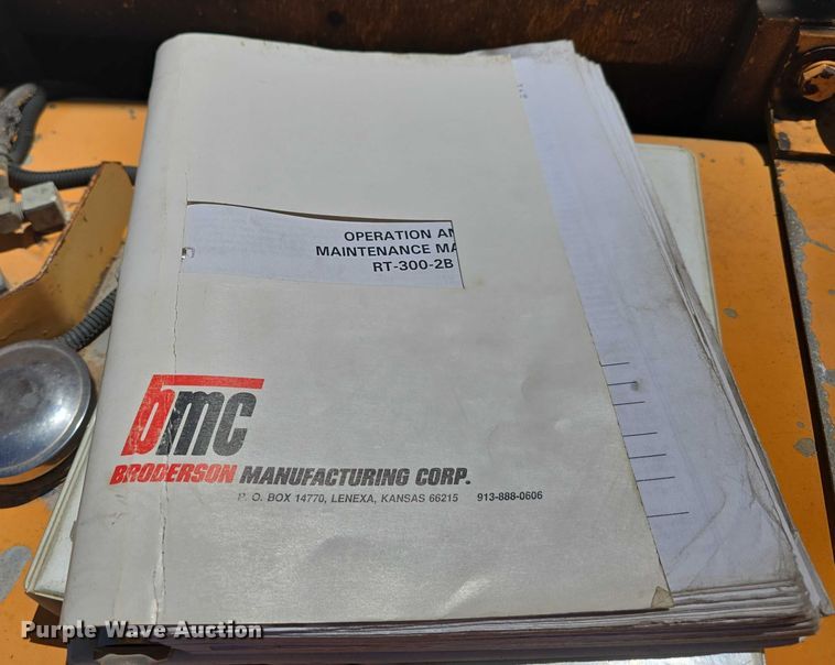 image for item DT6873 1999 Broderson RT-300-2B crane