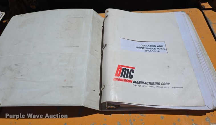 image for item DT6873 1999 Broderson RT-300-2B crane