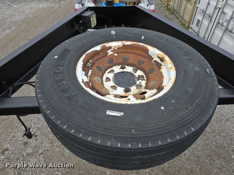 image for item DT6888 2013 Red Oak equipment trailer