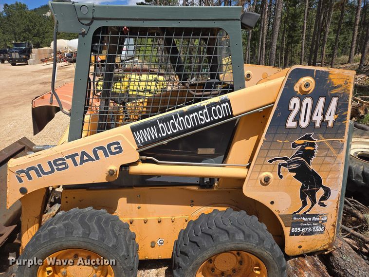 image for item DT7181 2006 Mustang 2044 skid steer loader