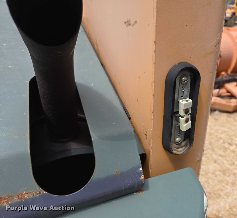 image for item DT7181 2006 Mustang 2044 skid steer loader