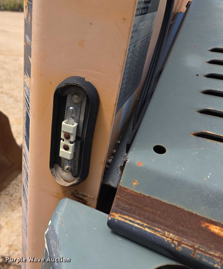 image for item DT7181 2006 Mustang 2044 skid steer loader