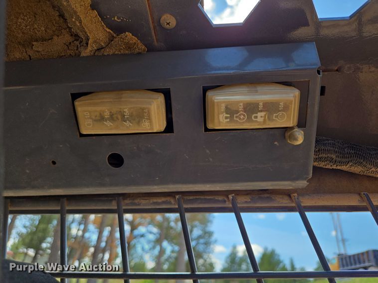 image for item DT7181 2006 Mustang 2044 skid steer loader